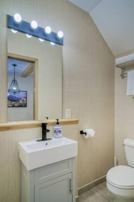 5 Mins To Banff - Cozy Townhome 2Br&2Bath - Banff Pass Included Canmore Esterno foto